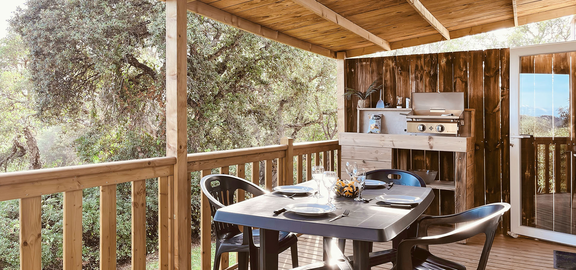 Camping la vetta MH SUP CH3 terrasse table plancha